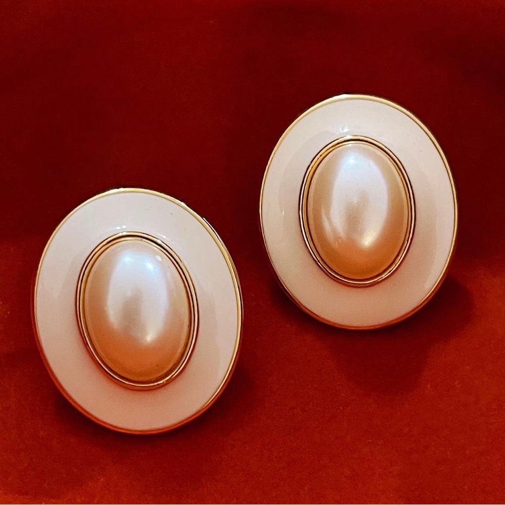 ✨Elegant Vintage Pearl Clip On Earrings